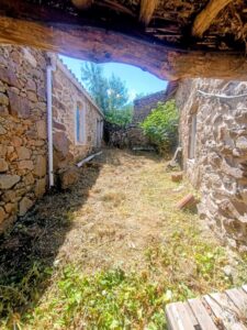Casa independiente con corral y garaje en Las Navas – La Aldehuela (Ávila)