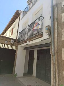 Piso con local en el corazón de Piedrahita (Ávila)