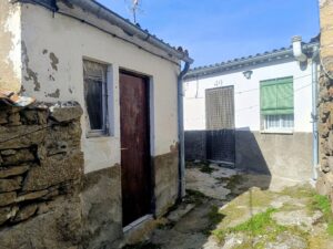 Casa de pueblo con patio en La Aldehuela