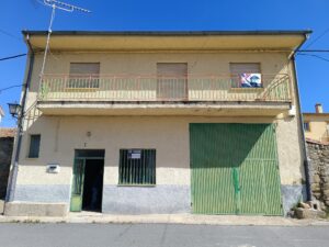 Casa de pueblo con múltiples posibilidades en Becedillas (Ávila)