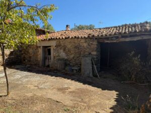 Casa de pueblo con patio en El Hoyo – La Horcajada (Ávila)