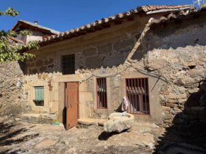 Casa de pueblo con patio en El Hoyo – La Horcajada (Ávila)