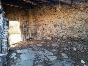 Casa de pueblo con amplio espacio exterior en Gallegos de Solmirón (Salamanca)