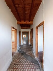 Casa de pueblo de piedra en Santiago del Collado (Ávila)