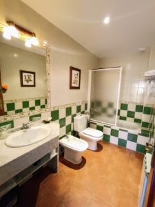 Casa rural con 5 dormitorios en Bohoyo