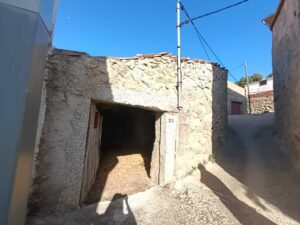 3 construcciones y amplios huertos en Tórtoles