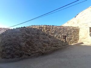 3 construcciones y amplios huertos en Tórtoles
