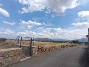 Pajar de piedra con corral y teña en El Losar del Barco