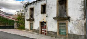 Casa de pueblo para reformar con amplio terreno y vistas a la Sierra de Gredos en Navalonguilla