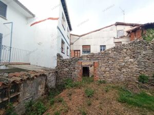 Casa de pueblo para rehabilitar en Bohoyo