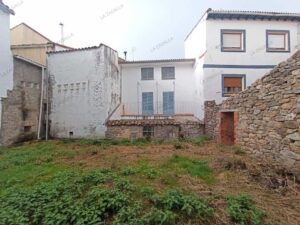 Casa de pueblo para rehabilitar en Bohoyo