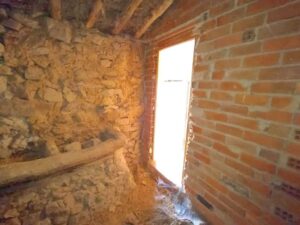 3 construcciones y amplios huertos en Tórtoles