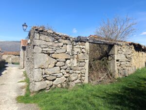 Almacén de piedra en Gil García (Ávila)