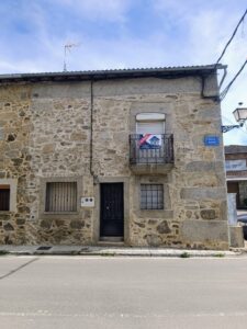 Casa de pueblo de piedra en La Horcajada