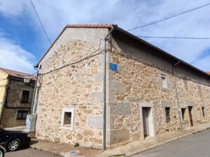 Casa de pueblo de piedra en La Horcajada