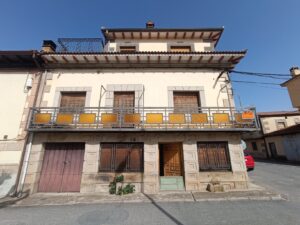Casa de pueblo con terraza en La Aldehuela (Ávila)