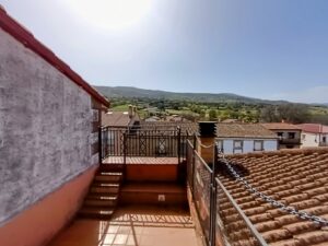 Casa de pueblo con terraza en La Aldehuela (Ávila)