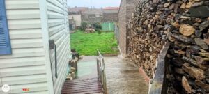 Finca urbana con mobile home en Carpio Medianero