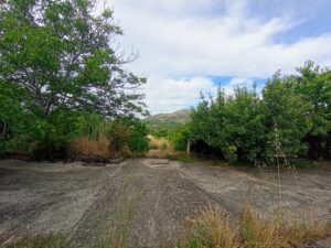 Finca con vivienda y piscina en Sanchotello