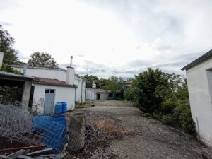 Finca con vivienda y piscina en Sanchotello