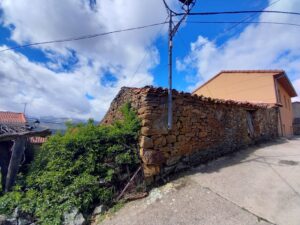 Casa de ganado con patio en Ortigosa de Tormes