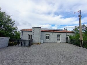 Finca con vivienda y piscina en Sanchotello