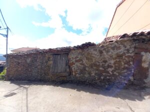 Casa de ganado con patio en Ortigosa de Tormes