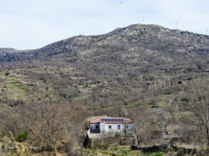 Finca con vivienda y piscina en Sanchotello