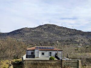 Finca con vivienda y piscina en Sanchotello
