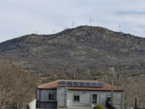 Finca con vivienda y piscina en Sanchotello