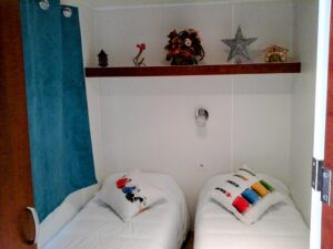 Finca urbana con mobile home en Carpio Medianero