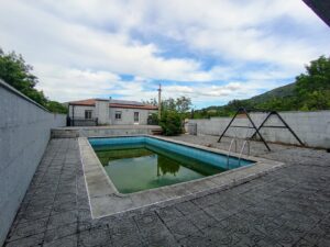 Finca con vivienda y piscina en Sanchotello