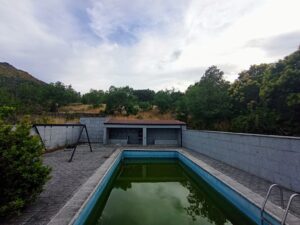 Finca con vivienda y piscina en Sanchotello