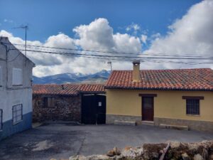 Casa de ganado con patio en Ortigosa de Tormes