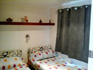 Finca urbana con mobile home en Carpio Medianero