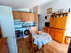 Casa de pueblo y leñera en Valdelaguna