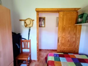 Casa de pueblo y leñera en Valdelaguna