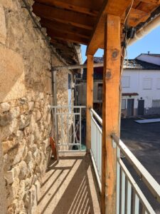 CASA TRADICIONAL CON ALMACÉN ANEXO EN NAVA DEL BARCO