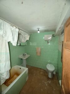 CASA TRADICIONAL CON ALMACÉN ANEXO EN NAVA DEL BARCO