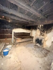 CASA TRADICIONAL CON ALMACÉN ANEXO EN NAVA DEL BARCO