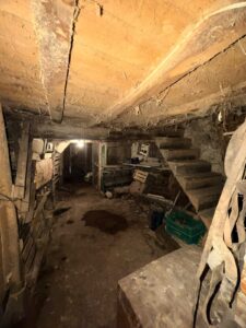 CASA TRADICIONAL CON ALMACÉN ANEXO EN NAVA DEL BARCO