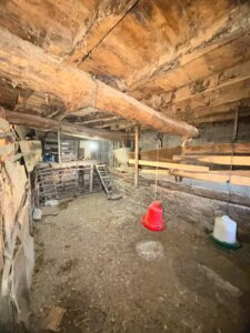 CASA TRADICIONAL CON ALMACÉN ANEXO EN NAVA DEL BARCO