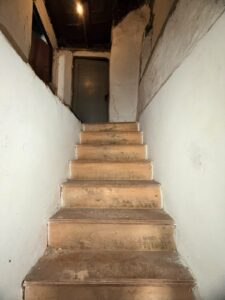 CASA TRADICIONAL CON ALMACÉN ANEXO EN NAVA DEL BARCO