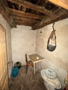 CASA TRADICIONAL CON ALMACÉN ANEXO EN NAVA DEL BARCO