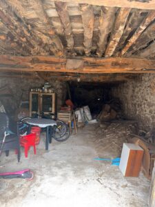 CASA TRADICIONAL CON ALMACÉN ANEXO EN NAVA DEL BARCO