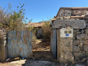 CASA DE PUEBLO PARA REFORMAR CON PATIO EN VILLAR DE CORNEJA (ÁVILA)