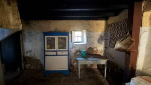 CASA DE PIEDRA CON PATIO Y GRANDES POSIBILIDADES EN BONILLA DE LA SIERRA, ÁVILA
