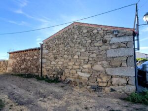 Almacén de piedra en La Horcajada (Ávila)