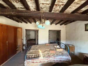 CASA DE PIEDRA CON PATIO Y GRANDES POSIBILIDADES EN BONILLA DE LA SIERRA, ÁVILA