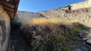 CASA DE PIEDRA CON PATIO Y GRANDES POSIBILIDADES EN BONILLA DE LA SIERRA, ÁVILA